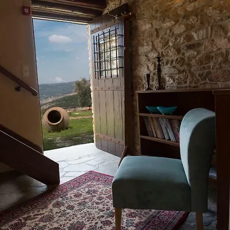 בית הארחה Paradosiako Saratsi - Traditional וולוס